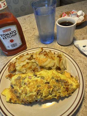 Meat omelet with fried potatoes