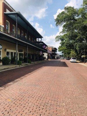 Cobblestone streets, cafes, inns, museums, down by the Cane River front. A national Heritage area.