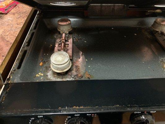 The stove was disgusting and very dirty