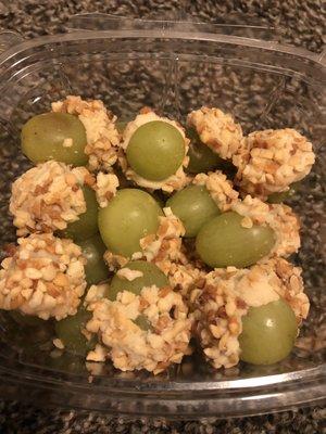 Taffy Apple grapes