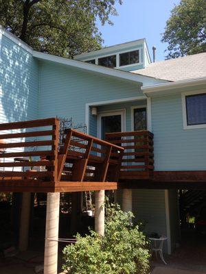 Deck with built-in bench seating