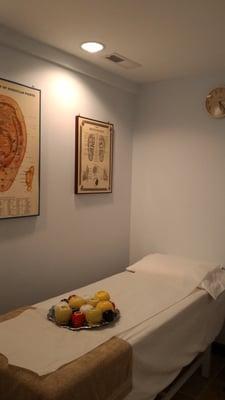 Private treatment rooms provide quiet, relaxing visits for acupressure, moxibustion, therapeutic massage, and more.