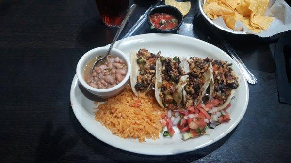 Tacos y pollo