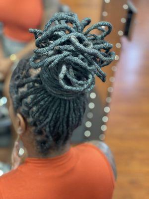 Wash & Re-Twist
(Turow's e Hair Wax application w/ Pom Pom Style)