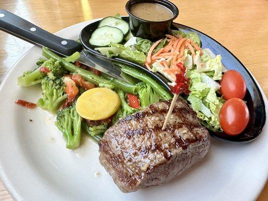 MINNOW EATING - 6oz Cornfed Top Sirloin w/ green salad