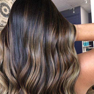 Striking gold with this beautiful balayage !