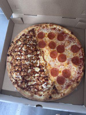 BBQ CHICKEN / PEPPERONI