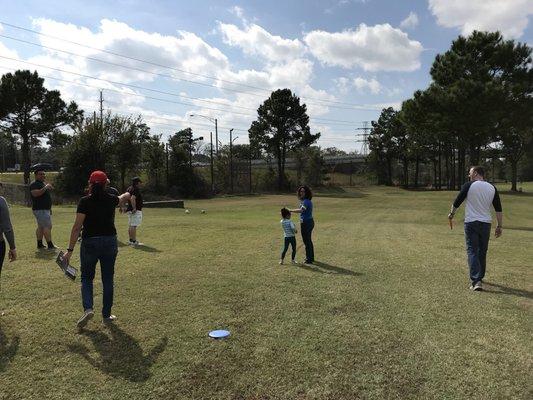 Golf + Fútbol + Frisbee= family fun time