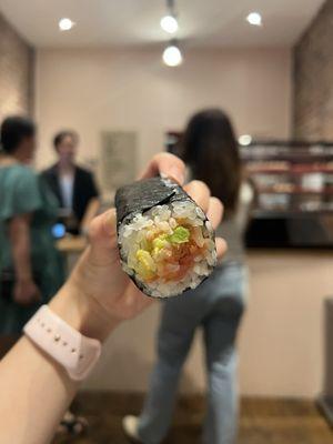 Spicy tuna avocado roll