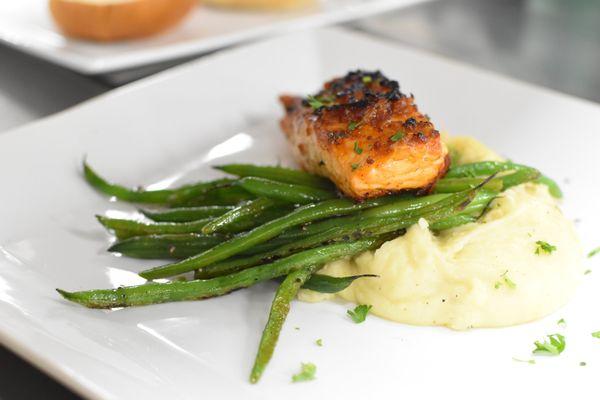 Salmon with garlic mashed potatoes and French green beans