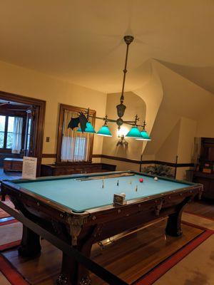 Billiards/pool room