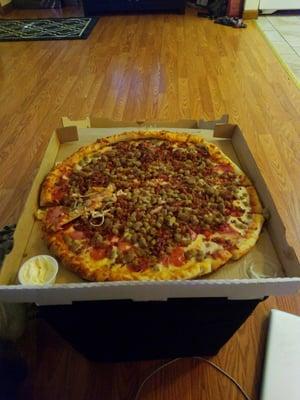 18" Meat House pizza