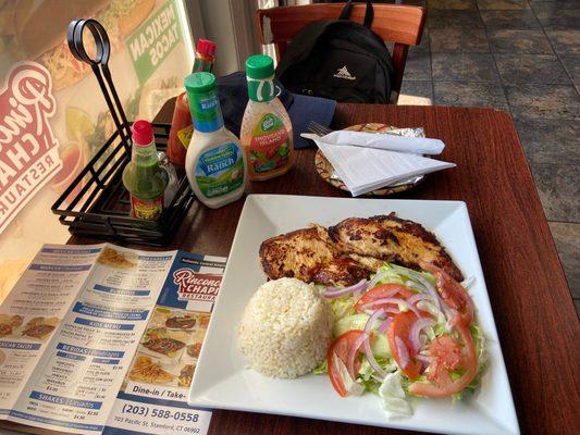 The food served on the table at Rinconcito Chapin Restaurant