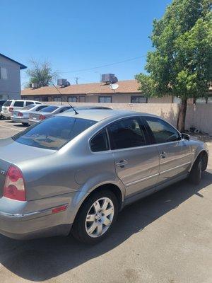 Vendo carro Volkswagen 4 puertas,año 2003.A/C good Run good.