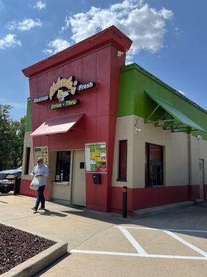 Exterior shot... it used to be a Jack in the box -  drive thru and walk up only.