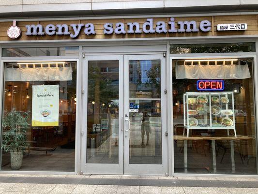 In front of Menya Sandaime