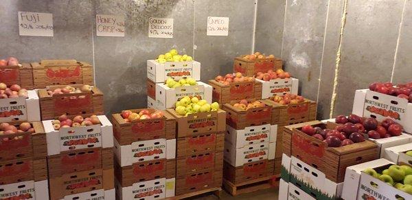 Over 7 varieties of Yakima grown apples and pears to choose from!