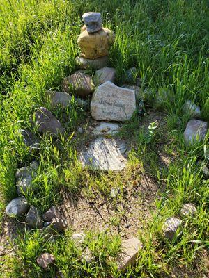 Mysterious grave all by itself. No date. Someone took alot of effort in this