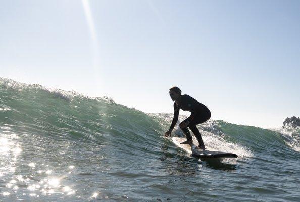 Larissa finding some open face on the wave and beginning her trim.