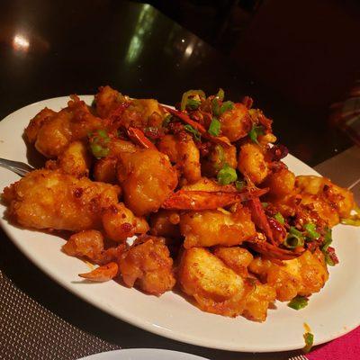 King spicy chicken, fried chicken breast with garlic chili sauce and green onion.