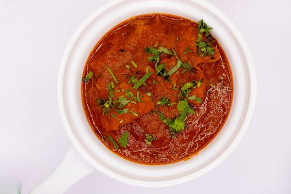 Chicken Vindaloo
A fiery and tangy chicken curry with made with potato, red chilies, garlic, and other spices.