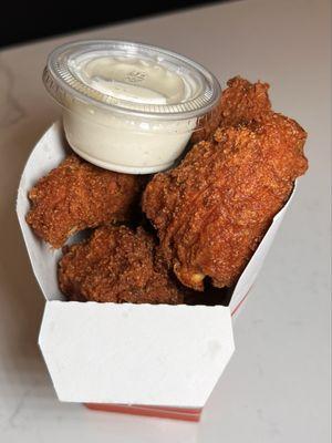 Buffalo Wings in a clam box