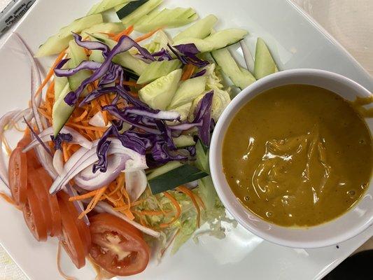 Thai salad with peanut sauce