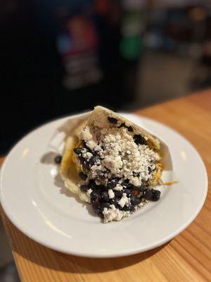 Arepa Pabellon de Pollo (~$15)