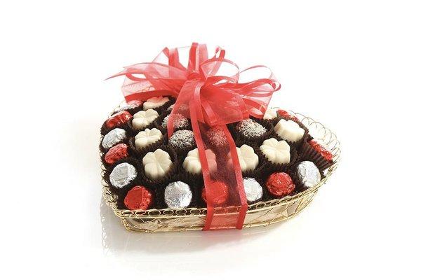 Mothers Day Gold Heart Wicker Kosher Basket