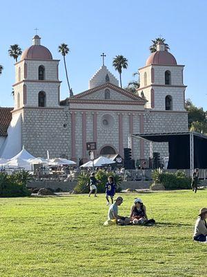 I Madonnari Across the street is the Free Rose Garden @ Mission Historical Park. The Free 36th Annual Memorial Day Weekend @ Mission SB 2022