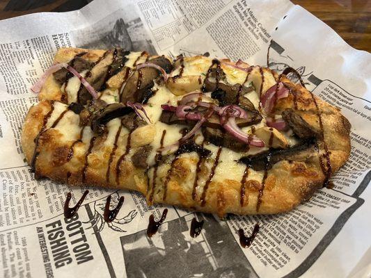 Steak and mushroom pizza