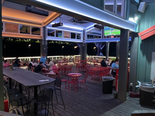 Picture of the empty outdoor area that the hostess refused to seat me in