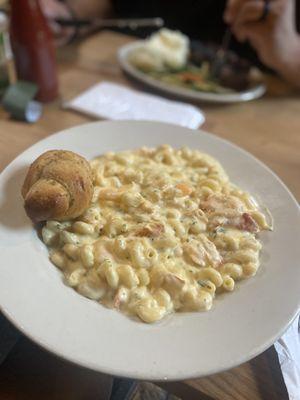 Lobster and shrimp  mac and cheese (plenty of lobster chunks)