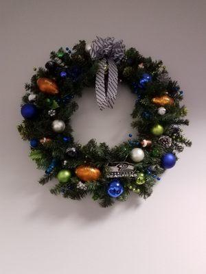 Look...This is subtle but oh so pretty Seahawk's wreath.  I can make one if this baby..