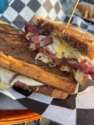 Rueben (provolone, extra sauce)