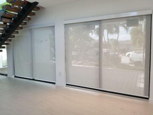 Roller Shades 3%