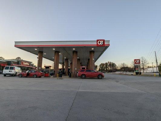 Outside the gas station and convenience store. This QuikTrip has 28 pumps total. There's also a truck stop, which was my vantage point here.