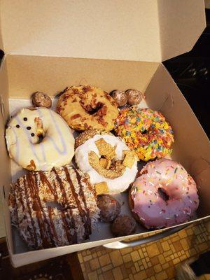 Samoa, passionfruit, maple bacon, cinnamon toast crunch, fruity pebbles, homer, blueberry cake doughnut holes.