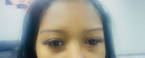 Eyelash extensions hybrid look