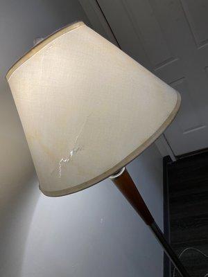 Same lamp showing the crack in it