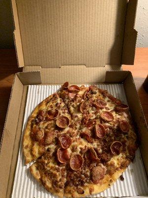 9' meat lover Meatlovers Pizza