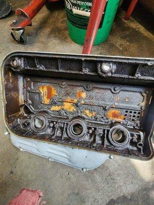 Condition of the engine valve cover