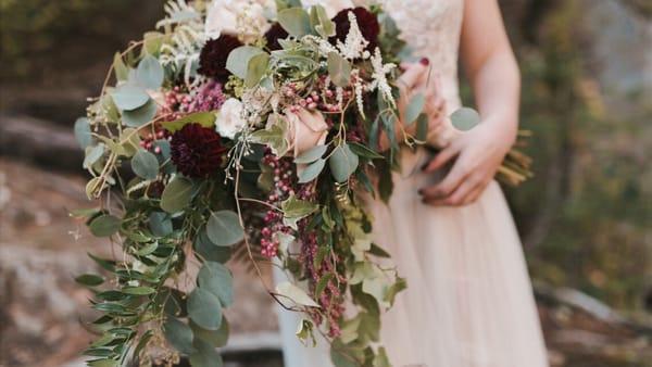 Bouquet courtesy of Fleur de Lis.