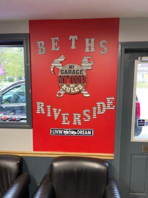 Beth's Riverside Street Garage