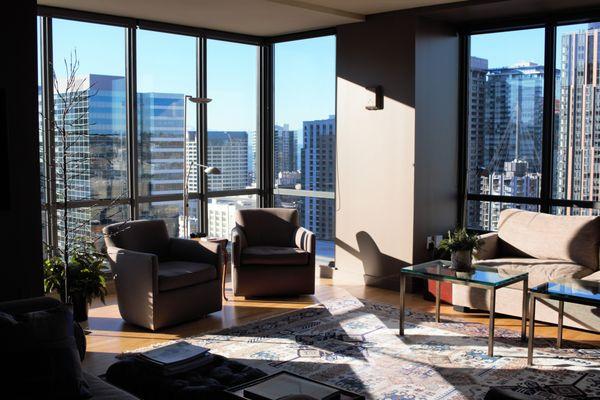 Sweeping views of downtown Seattle are available in many units at Horizon House.