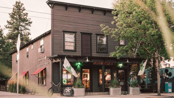 TOKYO STARFISH Box Factory Bend, Oregon dispensary location exterior.