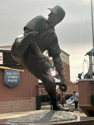 Warren Spahn statue