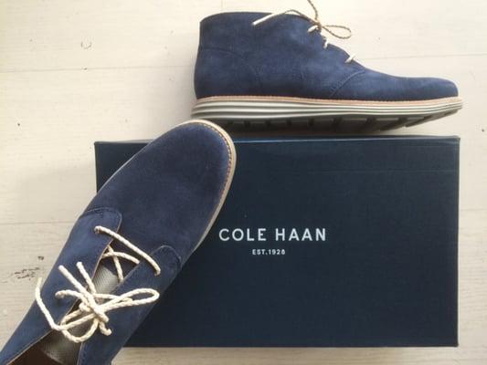 my blue suede shoes! cole haan had 30% sitewide sale, i bought a 13.5% discounted card at gcz. total savings = 43.5%! whoopee!