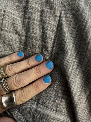 Blue dipped nails without using tips!  What a nice option