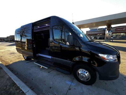 Limo Sprinter seats 14-Passengers, and features Sleek Exterior, Surround Sound Audio System, Wrap Around Leather Seating.